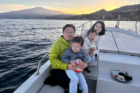 Taormina: Sunset Boat Tour with Aperitif