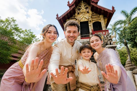 Chiang Mai: Temple Photoshoot in Traditional Thai Costume - Image 2