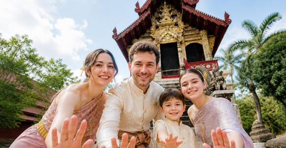 Chiang Mai: Temple Photoshoot in Traditional Thai Costume