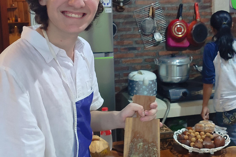 Yogyakarta: clase de cocina con visita al mercado y servicio de recogida del hotelClase de cocina con servicio de recogida del hotel