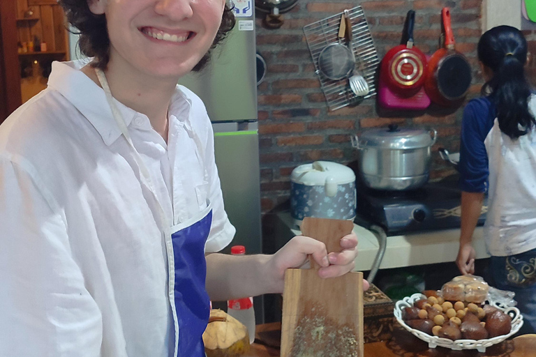 Yogyakarta: clase de cocina con visita al mercado y servicio de recogida del hotelClase de cocina con servicio de recogida del hotel