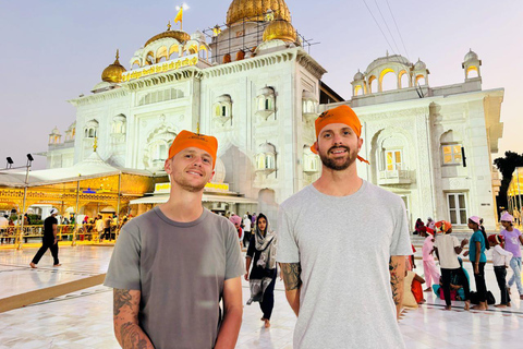 Delhi: Guided Shopping Tour Experience with Female Expert Exclusive Full-Day Shopping Tour with Female Expert Guide