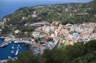Ausflug nach Ustica mit Bootsfahrt und Freizeit