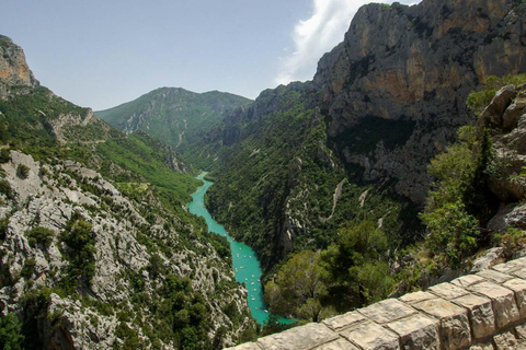 Alpes salvajes, Cañón del Verdon, pueblo de Moustiers, campos de lavanda