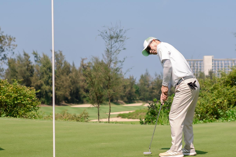 Desde Da Nang/Hoi an: Excursión de golf en Montgomerie Links Da NangCoche de alquiler + conductor sólo para el traslado ( no incluye golf )