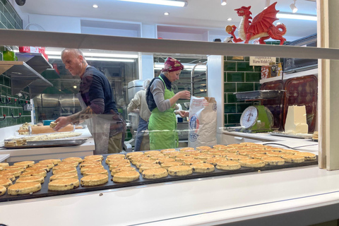 كارديف: جولة طعام نكهات المدينة مع مرشد سياحي تتضمن 8 تجارب تذوقكارديف: جولة طعام نكهات المدينة مع م