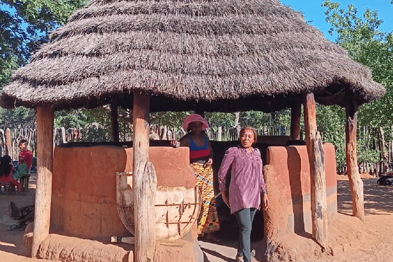 Victoria Falls: Township &amp; Village Tour with Boma Dinner