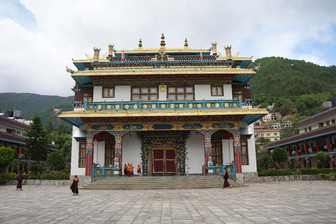 Katmandu: Wycieczka do klasztoru Pharping (jaskinia Asura i Yangleshö)