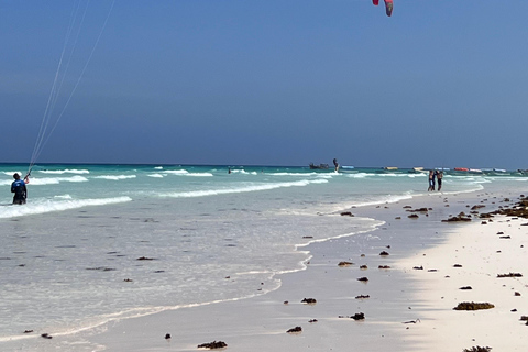 KiteSurf: Prywatne lekcje przed Mnemba, Zanzibar - początkujący/średnio zaawansowaniKitesurfing: prywatne lekcje przed Mnembą, Zanzibar – poziom początkujący/średnio zaawa