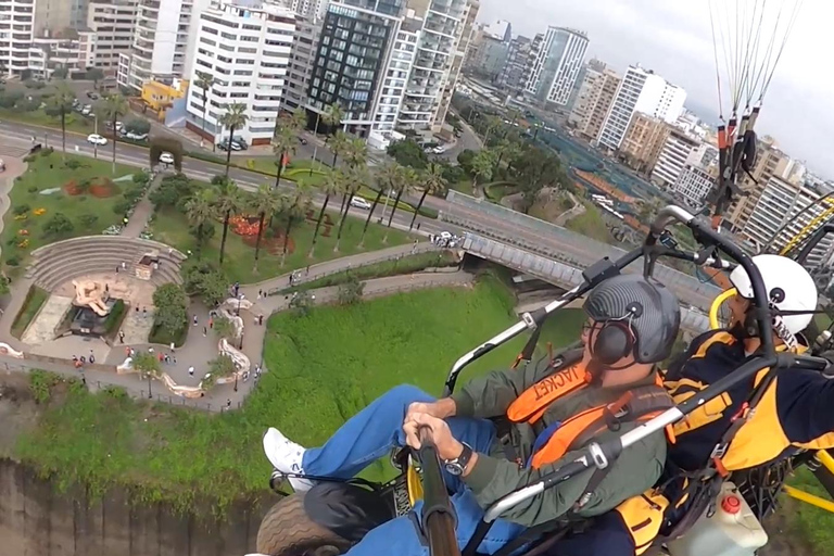 Paraglide over Lima's Costa Verde – An Unforgettable Aerial Adventure Paragliding over Lima's Costa Verde – An unforgettable aerial adventure