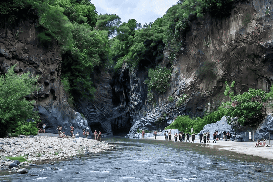 Sizilien: Ganztagestour zum Ätna und den Alcantara-Schluchten mit Mittagessen. Foto: GetYourGuide