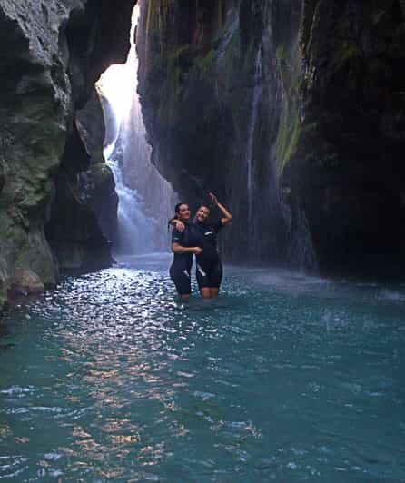 Kourtaliotiko 峡谷：导游带领的河流徒步之旅（含午餐）