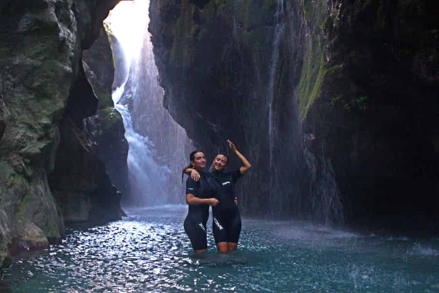 Kourtaliotiko-Schlucht: Geführte Flusswanderung mit Mittagessen. Foto: GetYourGuide