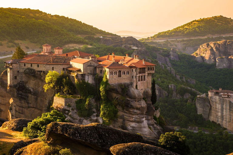 Desde Atenas: Excursión de un día a Meteora con almuerzo griego opcionalExcursión de un día a Meteora con almuerzo