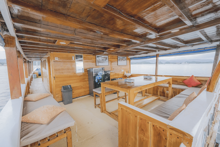 Labuan Bajo: 3-Day Komodo Sailing & Overland Tour, 12 Stops Standard Boat | 3-Day Komodo Sailing | 9 Stops | No Overland
