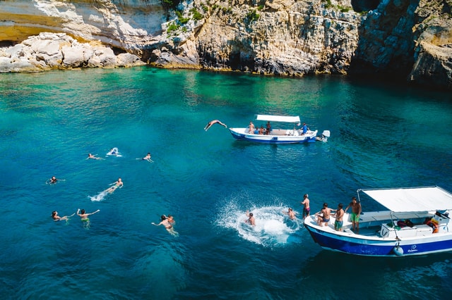 Syracuse: Boat Excursion Around Ortigia & into the Sea Caves