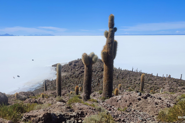 SALAR DE UYUNI:,tours through the majestic uyuni salt flat.