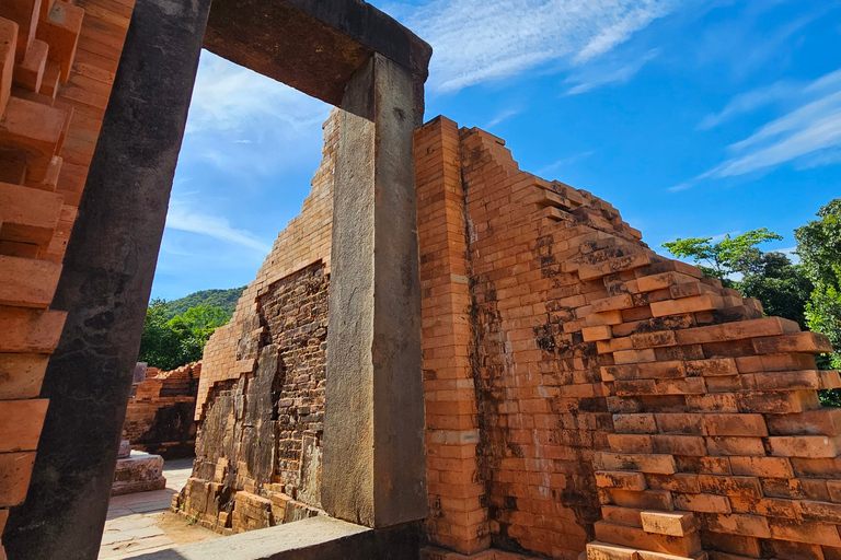 Hoi An: Santuario de My Son y Crucero por el río al atardecer con barbacoa