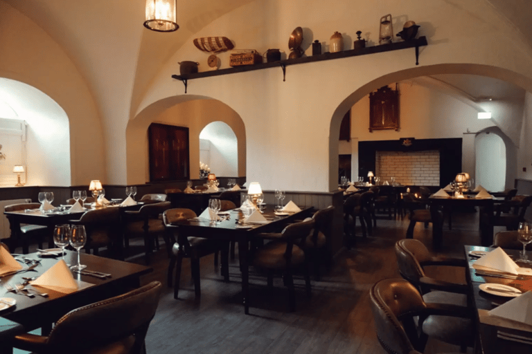Dublin: Malahide Castle Hunt Dinner with Drinks Dublin: Malahide Castle Hunt Vegetarian Dinner with Drinks