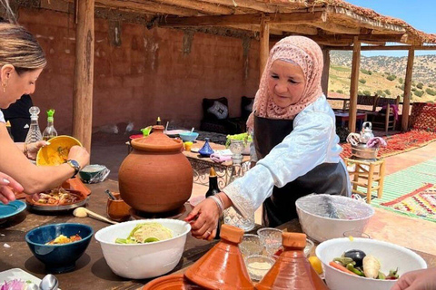 Marrakech: Kookles in het Atlasgebergte met een Berberfamilie