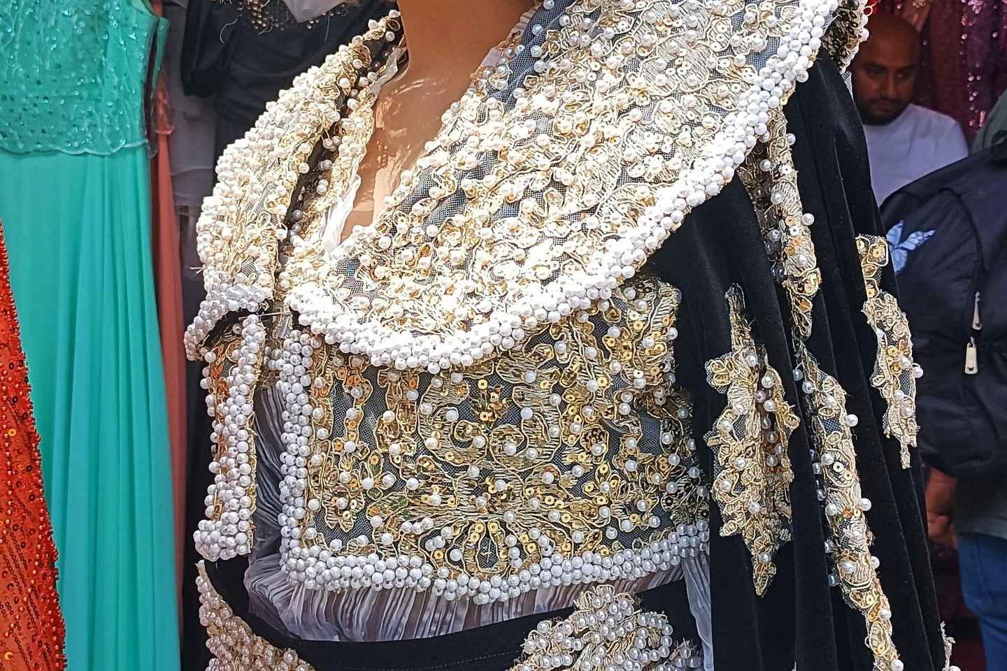 Skopje: Shutka and Aqueduct Guided Tour with Coffee