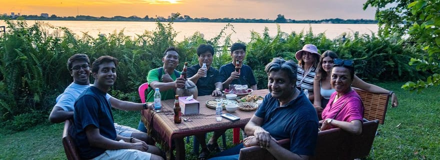 Phnom Penh : Coucher de soleil sur l'île de la soie en tuk-tuk, avec nourriture et boissons