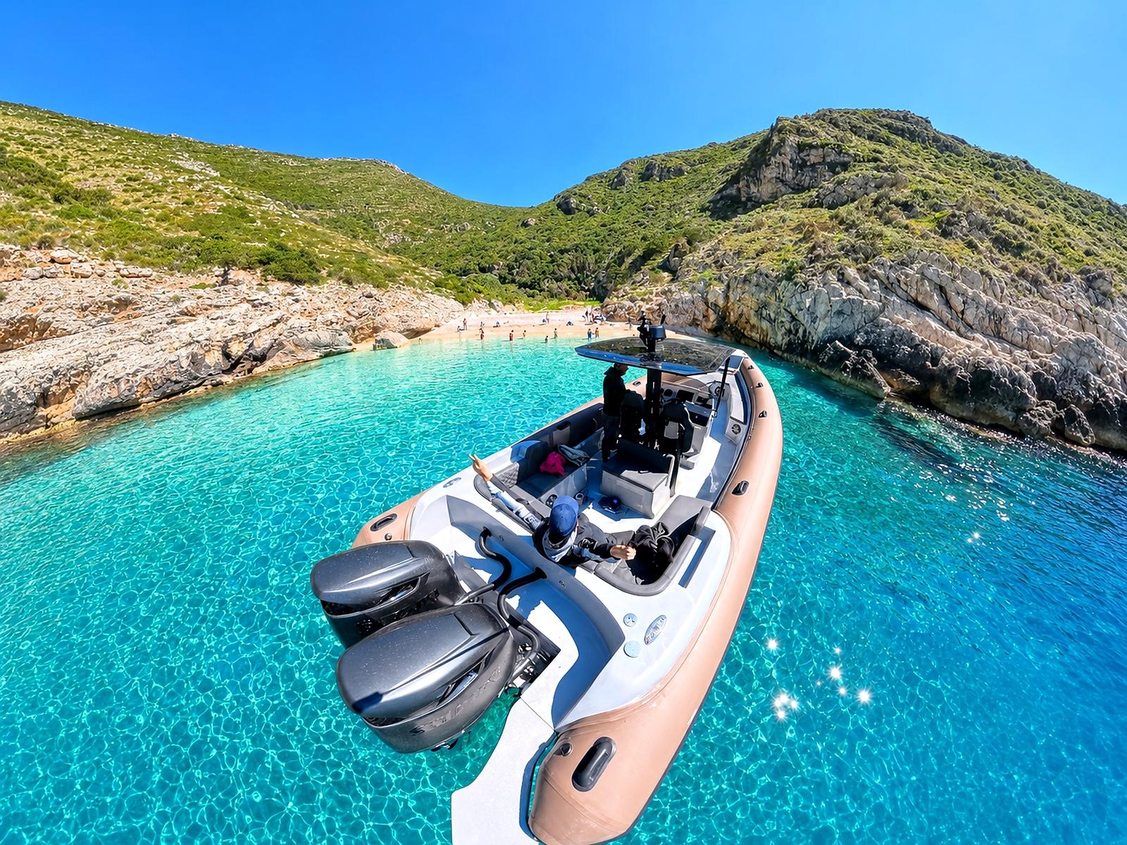 Durres: Schnellboot-Tour zur Insel Sazan, zur Höhle und nach Karaburun