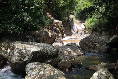 纳克尔斯峰探险和希洛亚村露营 2 日游