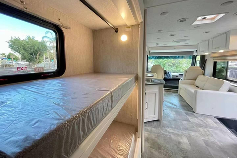 Excursão de luxo em autocaravana para perseguir a Aurora Tour em pequenos grupos e em particular