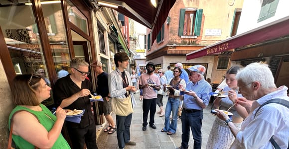 Venice: Sightseeing Walking Tour with Cicchetti Street Food