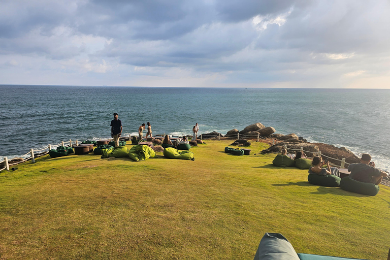 Waligama: Cliff Sunset Dining Experience + Wine