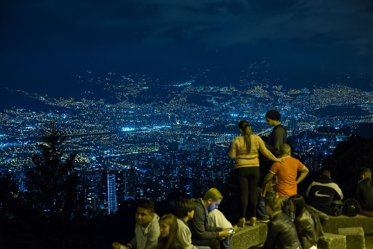 Medellin: Tour de miradores, zona de selfies, aventura y cena incluida