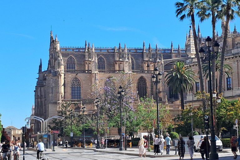 Guided visit of the Royal Alcazar, Cathedral, and Giralda with priority access Guided tour of the Royal Alcazar, Cathedral, and Giralda with fast track access