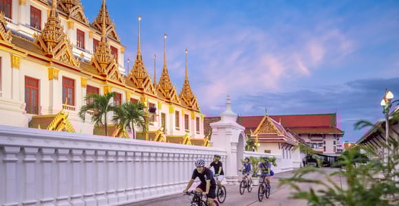 Bangkok: Nachttour mit Tempeln und Blumenmarktbesuch