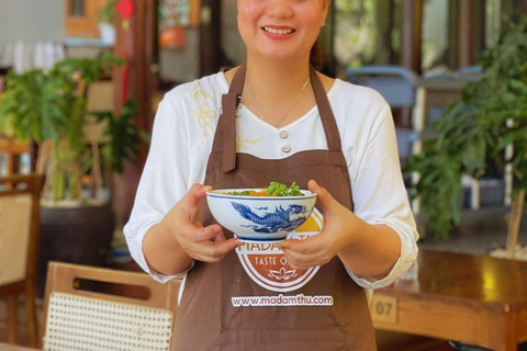 顺化市：顺化牛肉面工作坊 - 顺化传统美食之旅顺化牛肉面汤烹饪工作坊和当地市场之旅