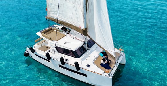 Cagliari: Catamaran Swim & Snorkel Tour with Prosecco Toast