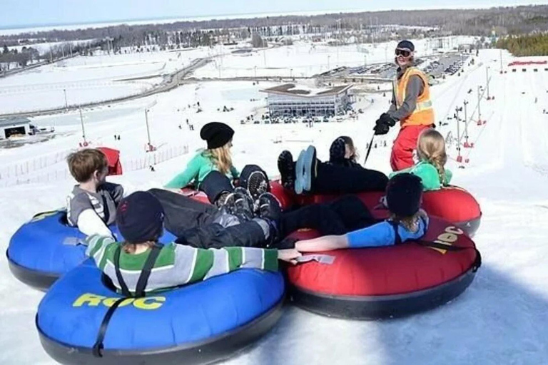 Toronto: Avventura in tubing sulla neve in camper