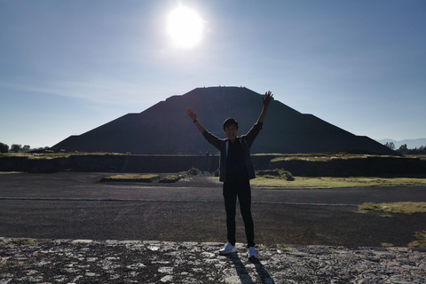 PRIVÉTOUR IN TEOTIHUACAN EN GUADALUPE BASILIEK