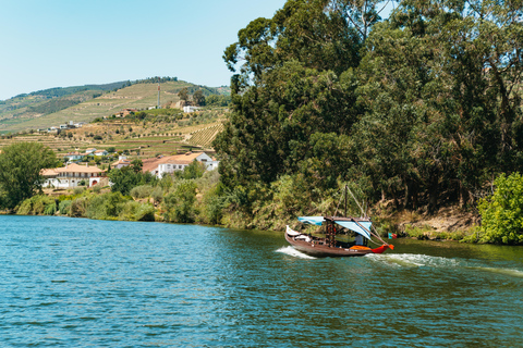 Vallée du Douro : circuit vins avec déjeuner et croisièrePrise en charge et le retour à votre hôtel inclus