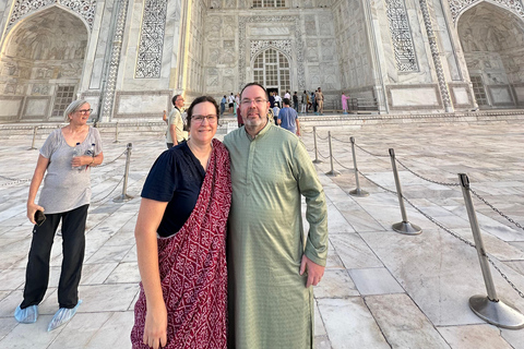 Delhi : excursion de 5 jours dans le Triangle d&#039;Or avec un guide germanophoneExcursion de 5 jours avec hébergement dans des hôtels 4 étoiles