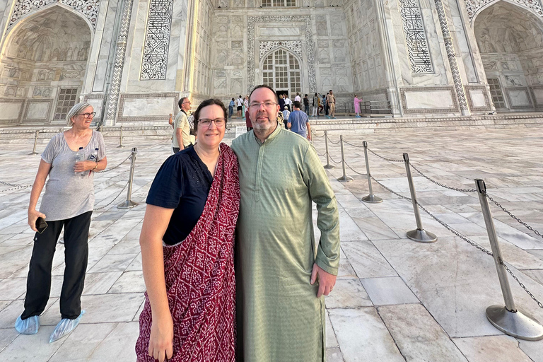 Delhi : excursion de 5 jours dans le Triangle d&#039;Or avec un guide germanophoneExcursion de 5 jours avec hébergement dans des hôtels 4 étoiles