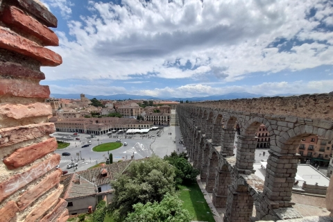 Van Madrid: dagtour naar Avila en Segovia met AlcazarB- Tour met lunch inbegrepen