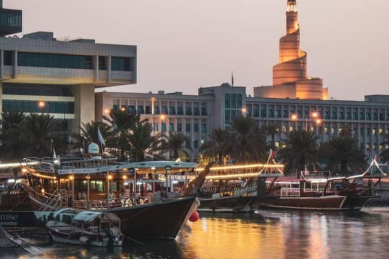 Doha : croisière en boutre avec prise en charge, retour, thé et rafraîchissementsVue de Doha : Croisière traditionnelle en boutre avec prise en charge et retour