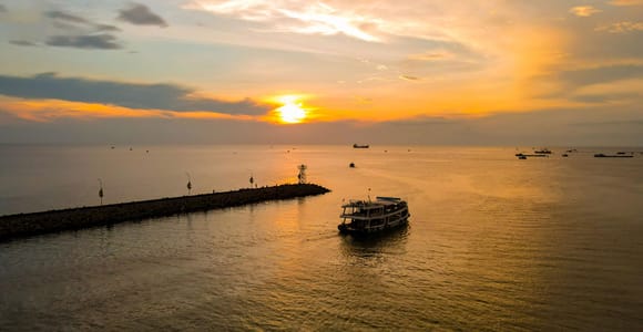 Phu Quoc: Sunset Cruise with Night Squid Fishing and Dinner