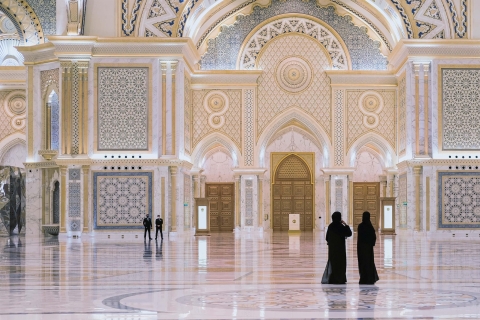 Depuis Abu Dhabi : visite de la mosquée Sheikh Zayed et de Qasr Al WatanTour d'anglais partagé