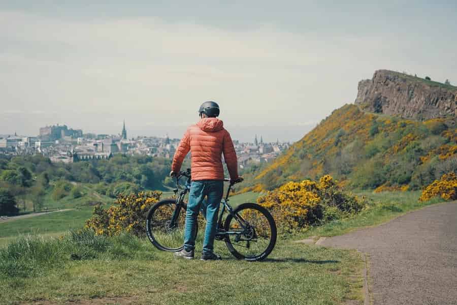 Edinburgh: E-Bike-Tour mit malerischen Ausblicken. Foto: GetYourGuide Edinburgh: E-Bike-Tour mit malerischen Ausblicken. Foto: GetYourGuide