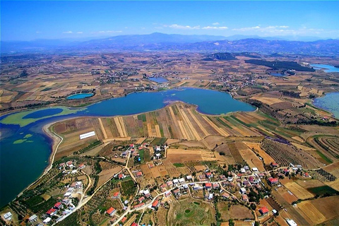 "Circuit d'une journée à Berat et au lac Belsh au départ de Tirana / Durres"Tirana à Berat et au lac Belsh : UNESCO & Tour panoramique d'une journée"