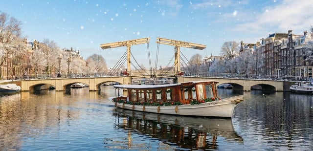 Amsterdam : croisière chauffée avec guide de la région et boissons facultatives