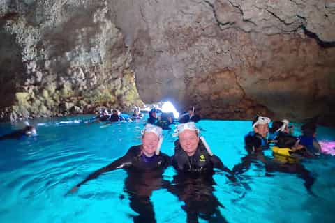 Okinawa : Snorkeling privé dans la grotte bleue avec photos