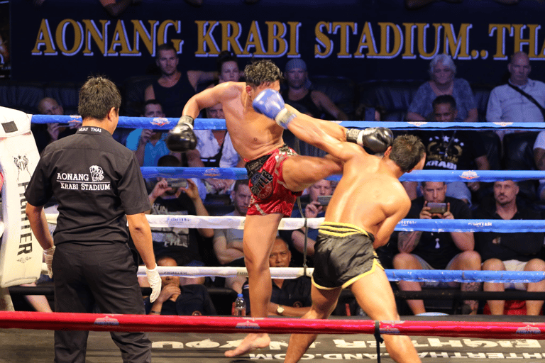 Mung Krabi: Ao Nang Krabi Stadium Muay ThaiSittplats vid ringside